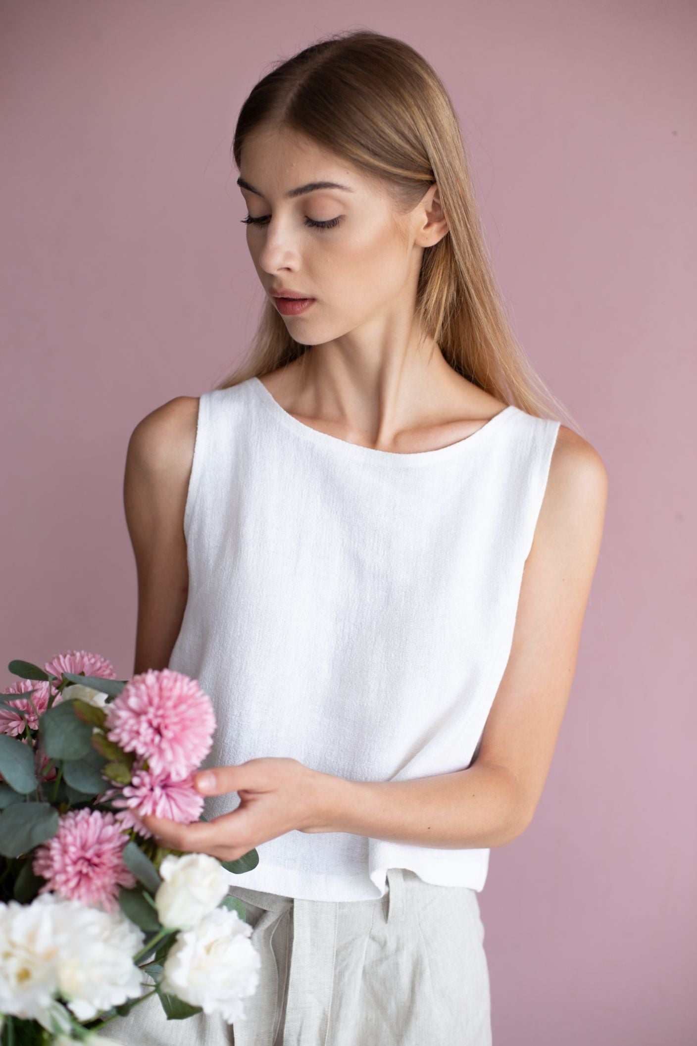 0349 – white top with buttons at the back
