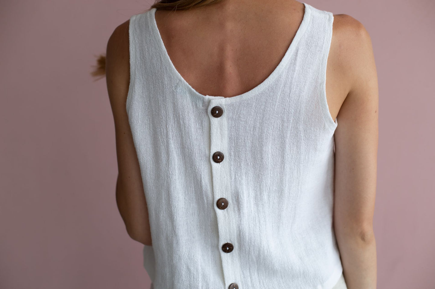 0349 – white top with buttons at the back