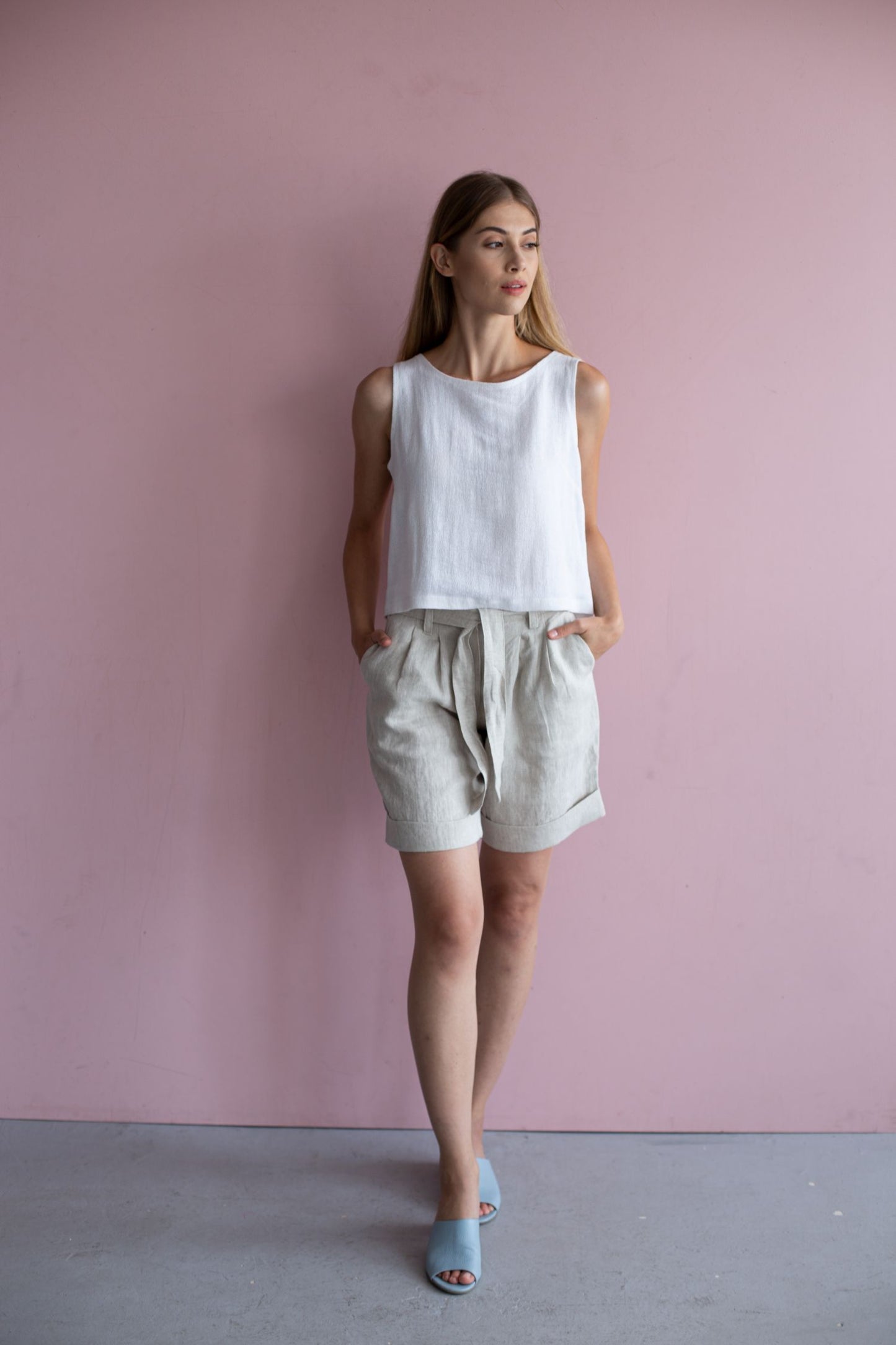0416 – beige short shorts