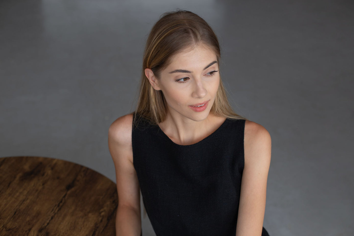 0350 – black top with buttons at the back
