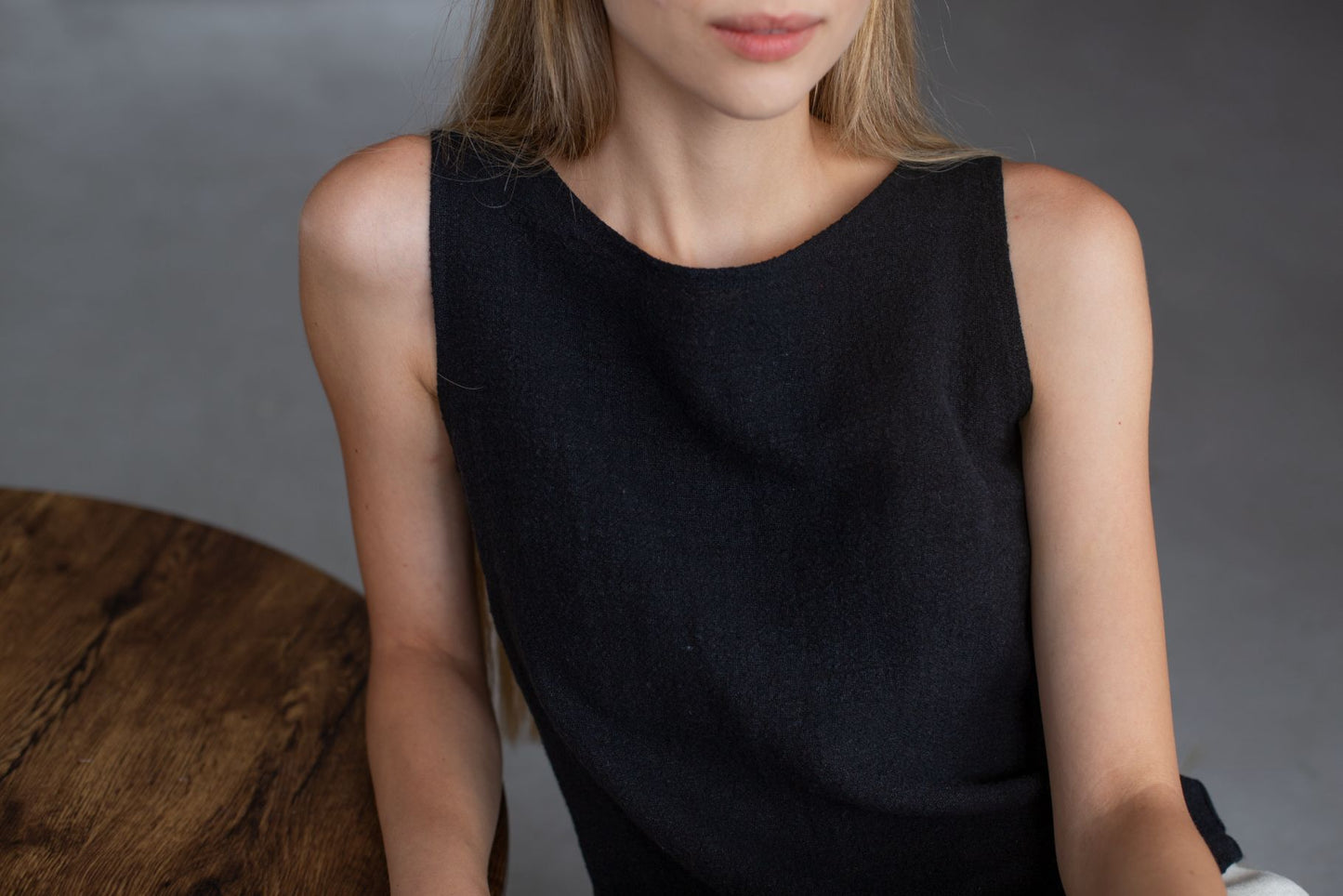 0350 – black top with buttons at the back