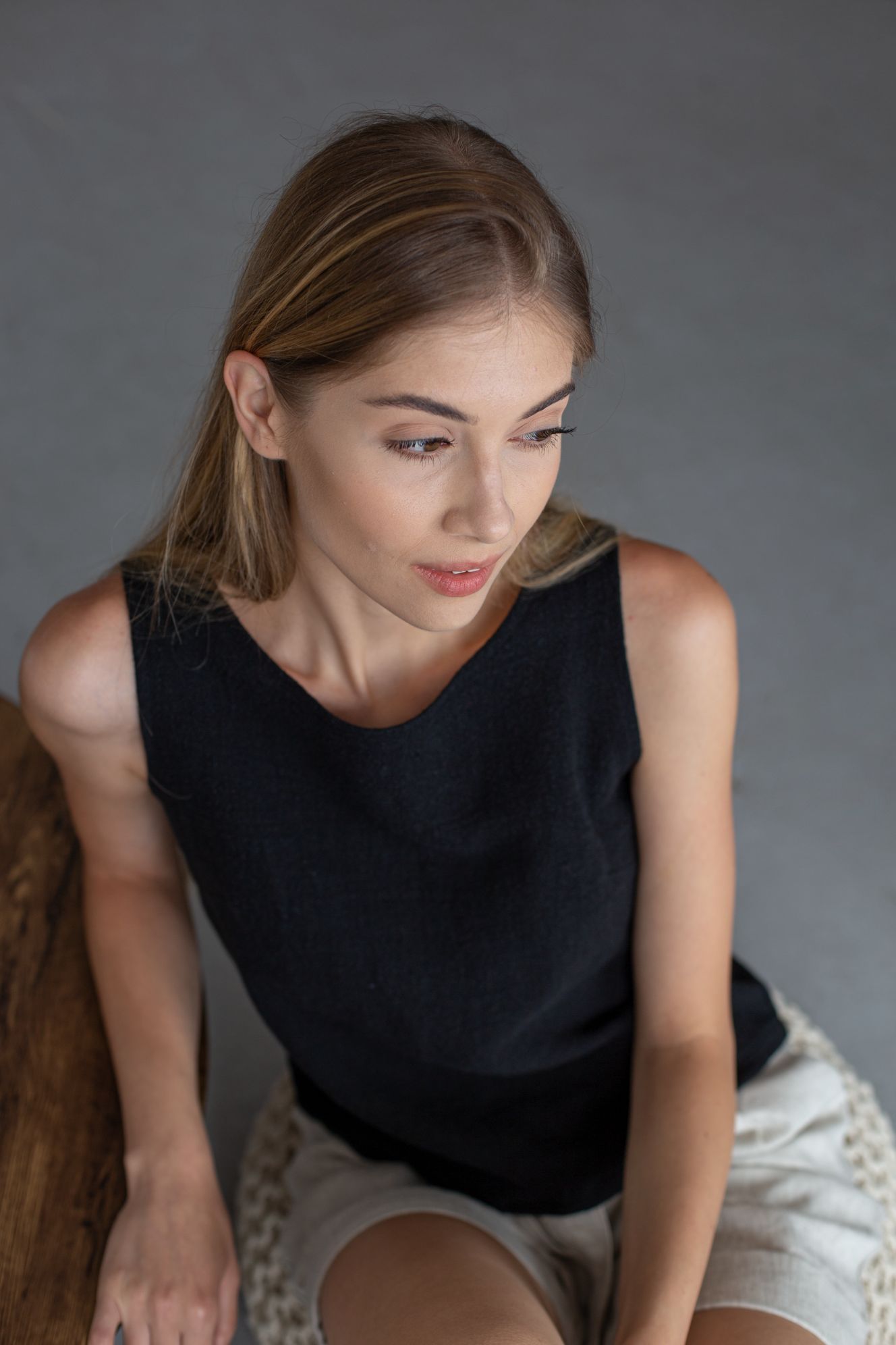 0350 – black top with buttons at the back