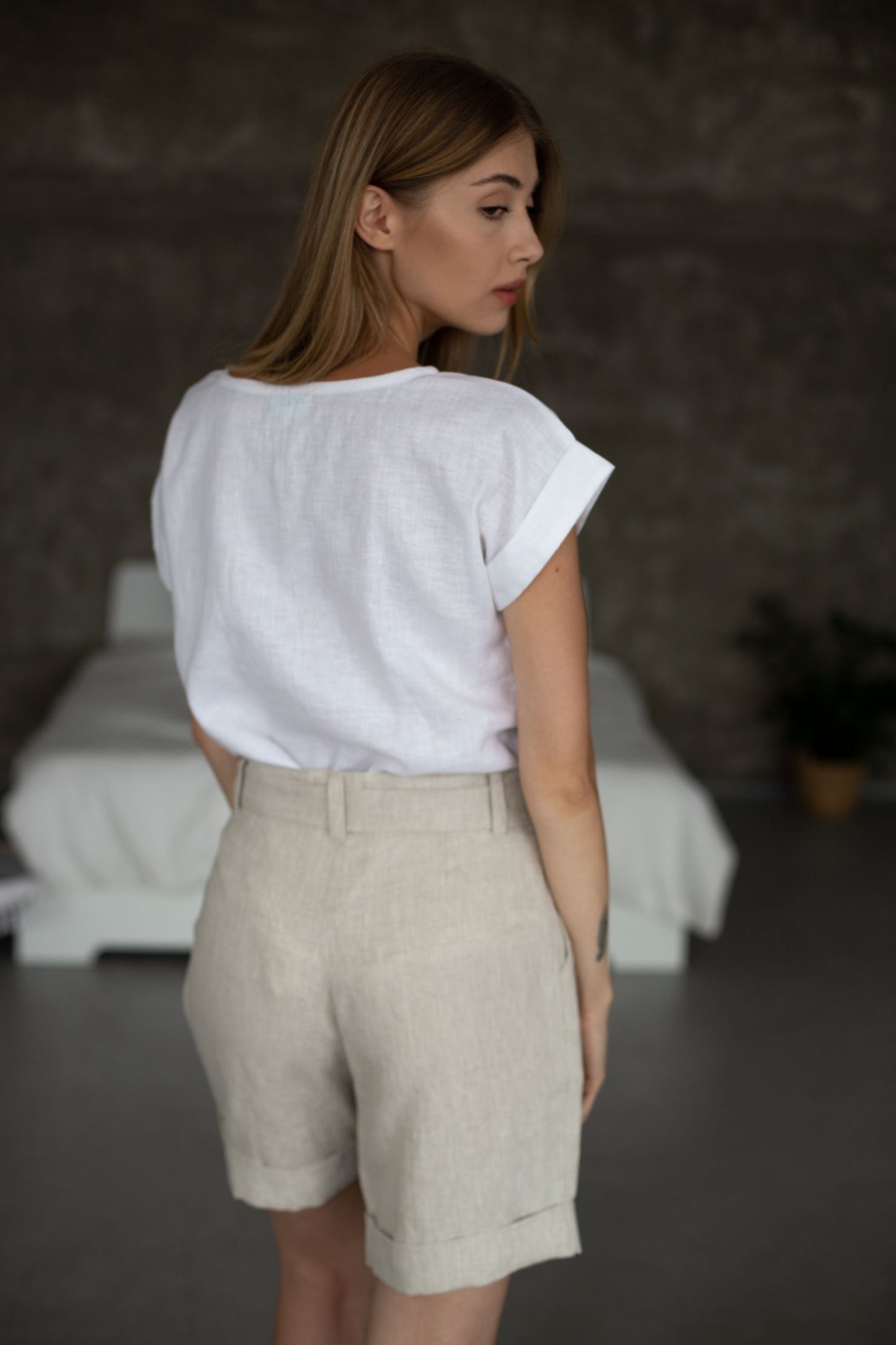 0416 – beige short shorts
