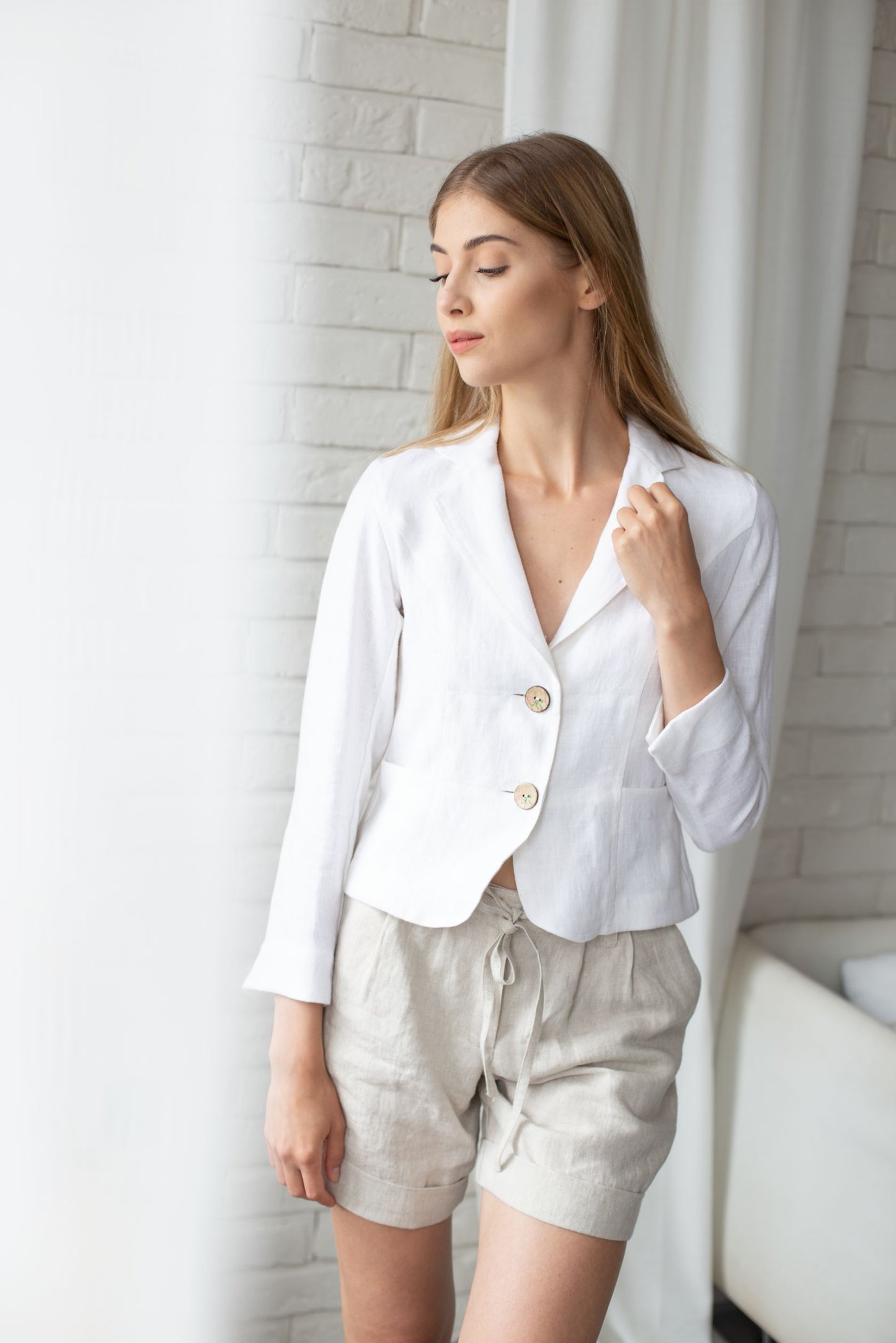 0526 - white jacket with long sleeves