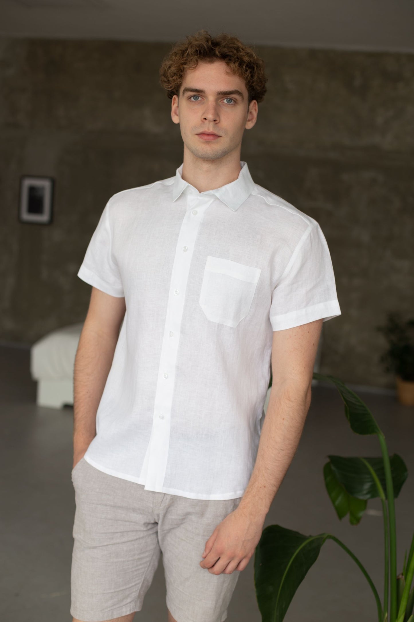 1203 – white short-sleeved shirt with classic collar