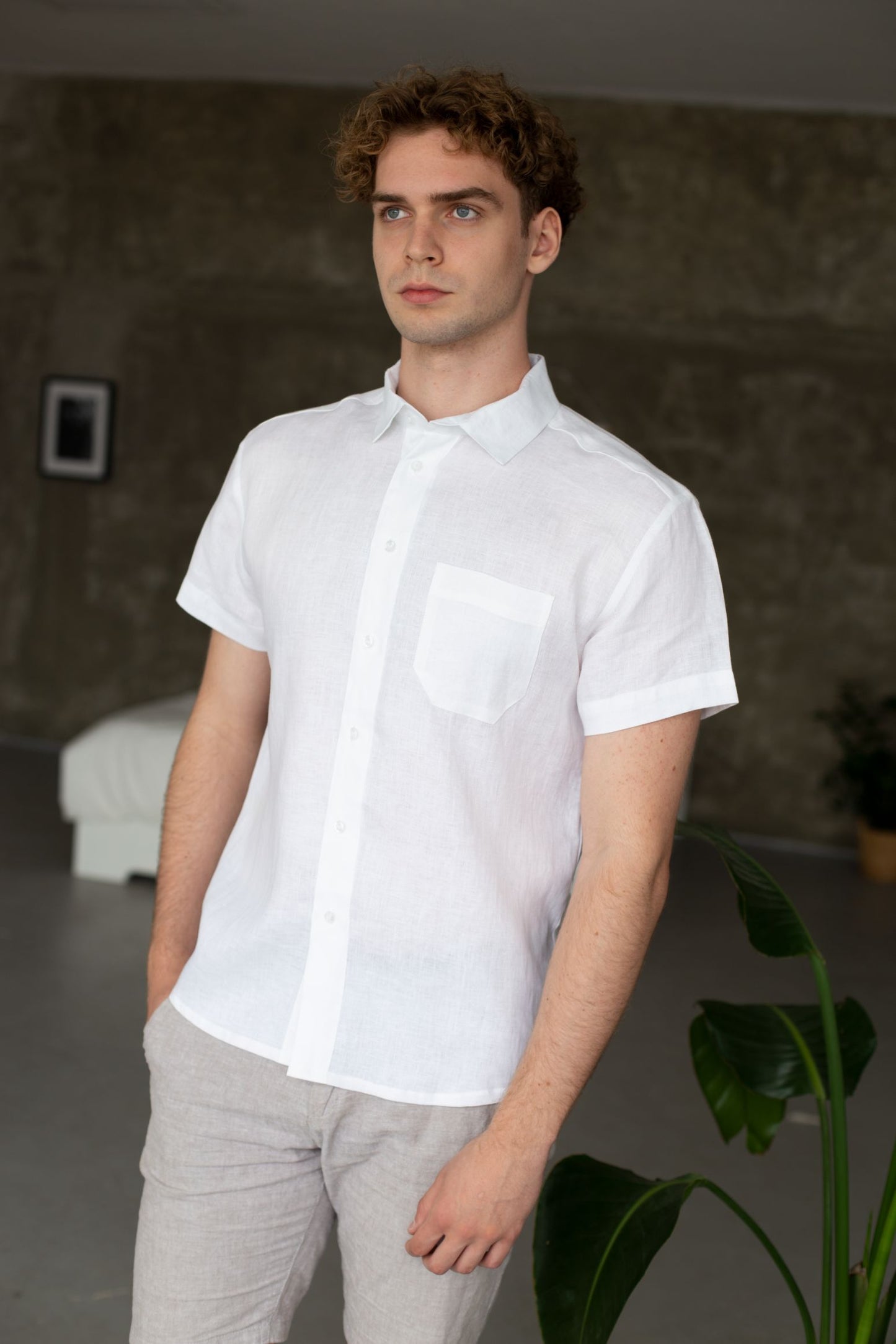 1203 – white short-sleeved shirt with classic collar