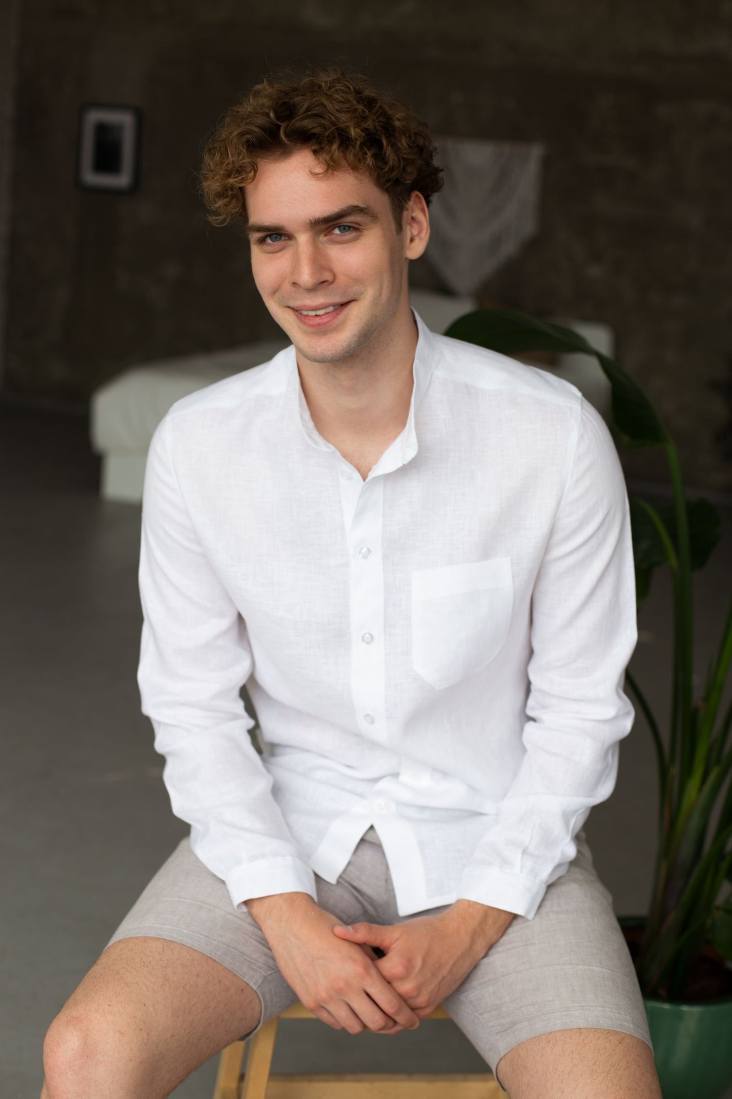 1206 - white long-sleeved shirt with stand-up collar