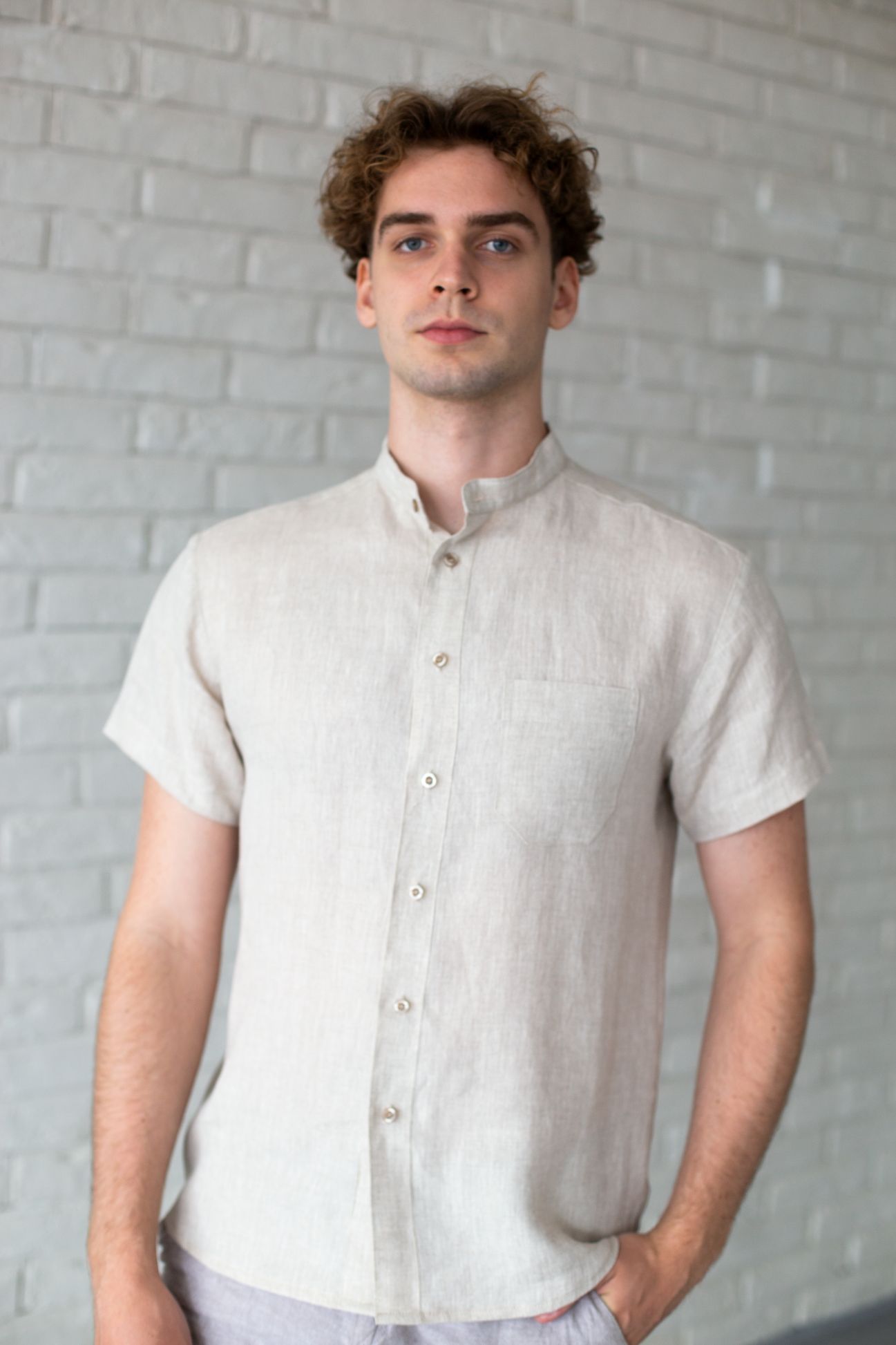 1220 - beige short-sleeved shirt with stand-up collar