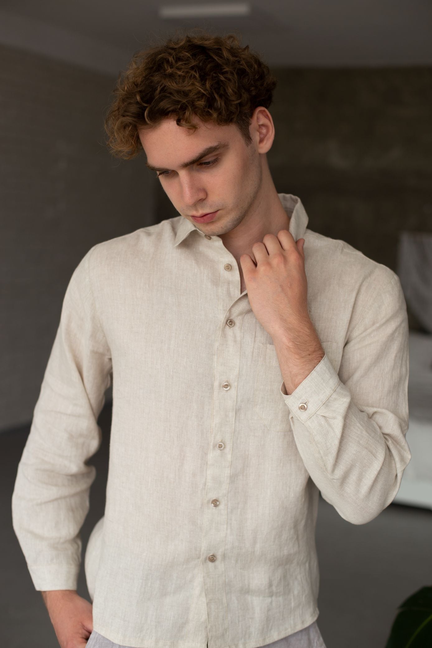 1222 - beige long-sleeved shirt with classic collar