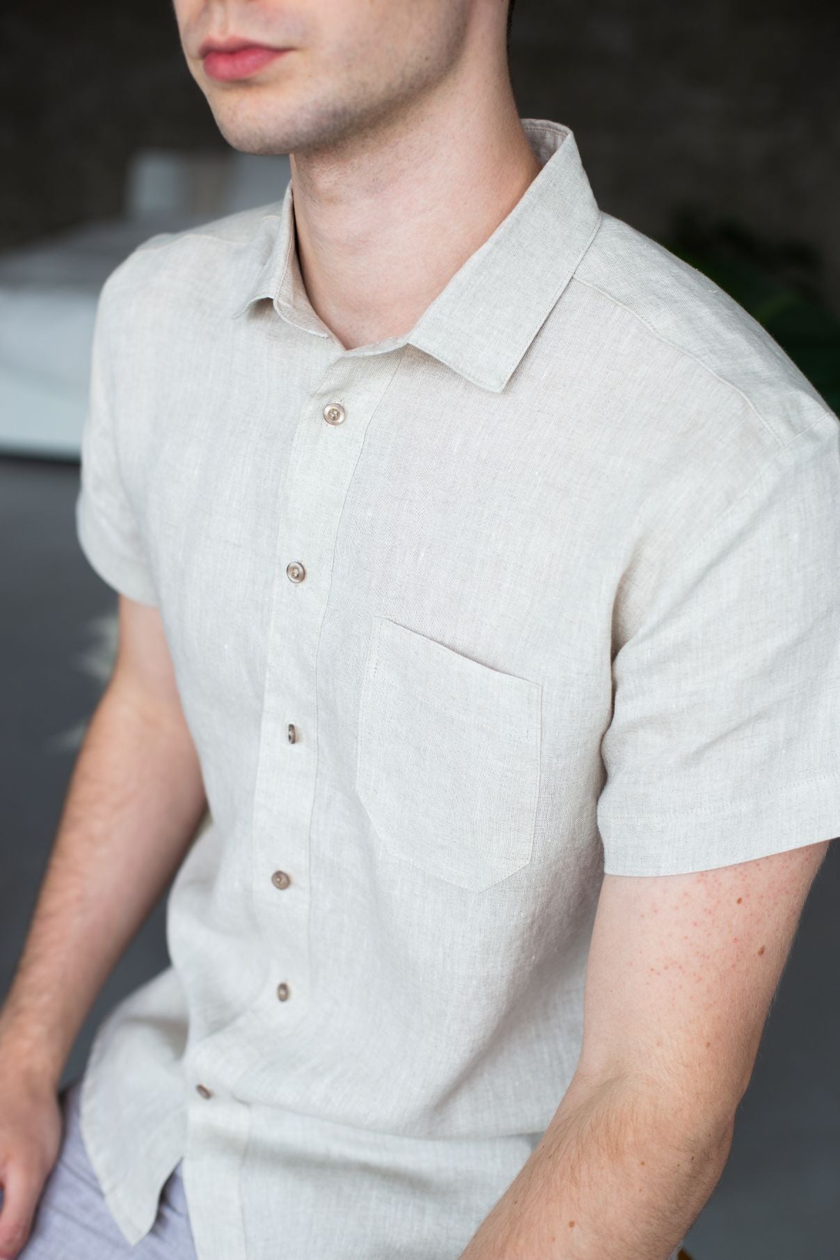 1224 – beige short-sleeved shirt with classic collar