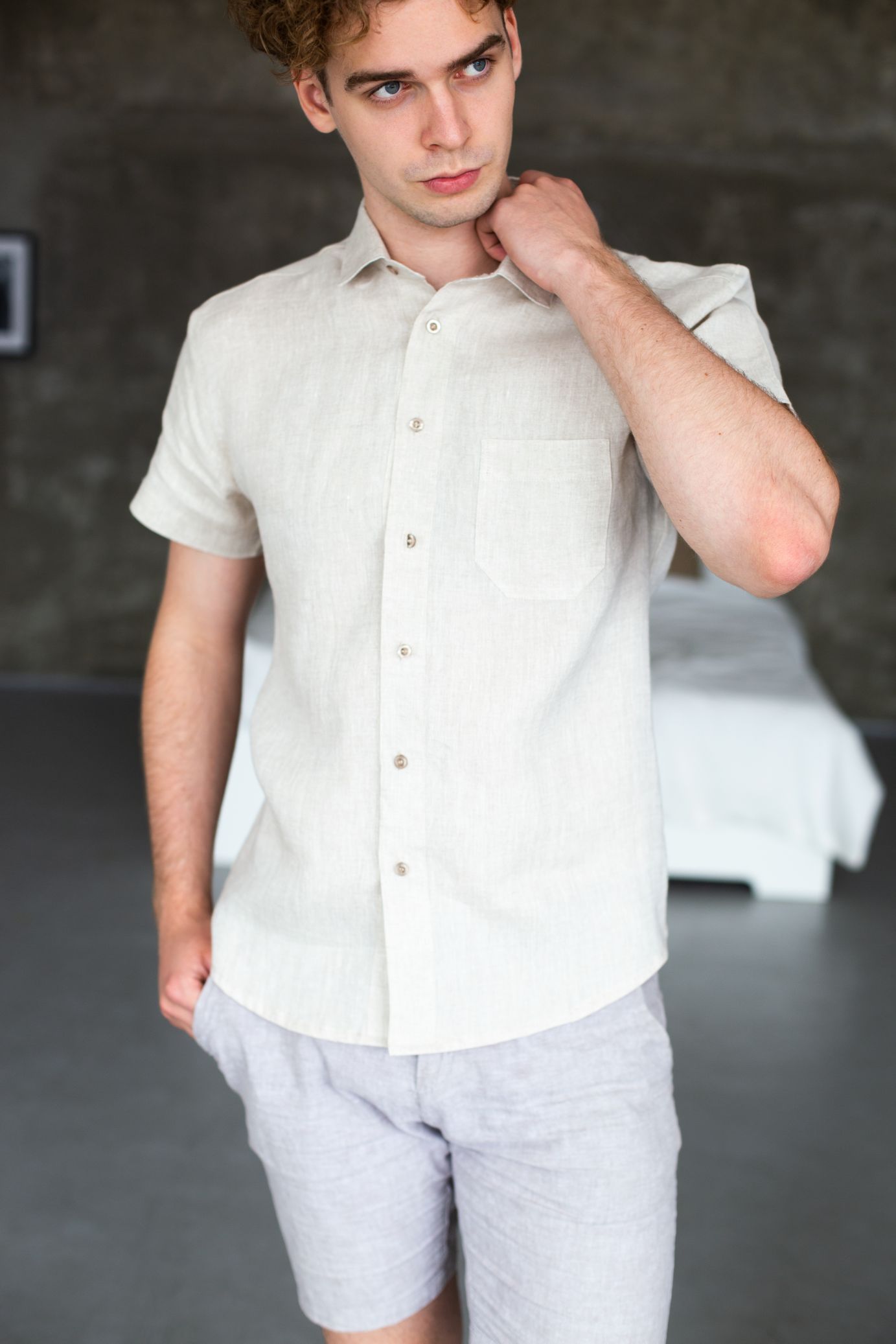1224 – beige short-sleeved shirt with classic collar