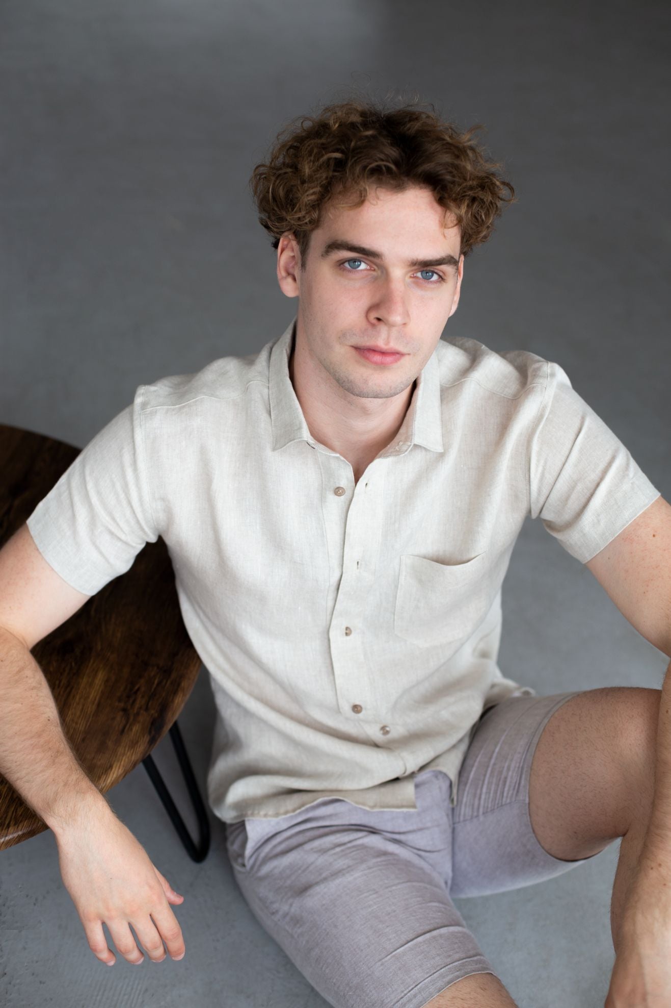 1224 – beige short-sleeved shirt with classic collar